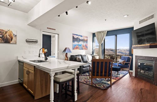Park City Condo | Top Floor Deer Valley Gondola Lakefront Condo- Great views