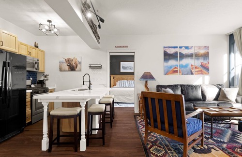 Park City Condo | Top Floor Deer Valley Gondola Lakefront Condo- Great views