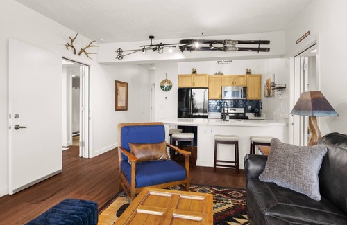 Park City Condo | Top Floor Deer Valley Gondola Lakefront Condo- Great views