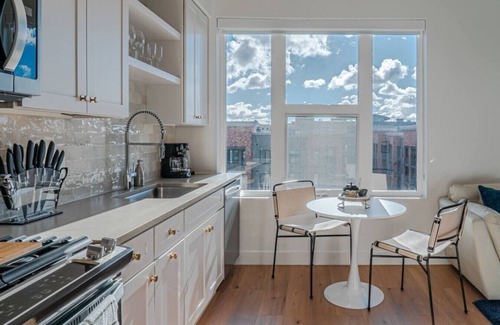 Fairpark Apartment | Top floor Deluxe 1BR Pool/Gym/Htub/Bowling + More!