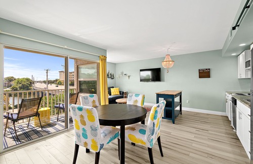 Melbourne Condo | Top Floor - Downtown Condo with Marina Waterfront View
