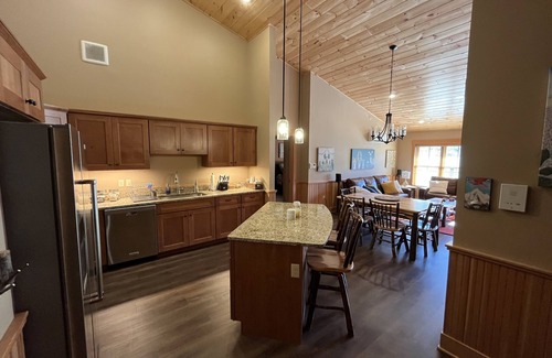 North Conway Condo | Top Floor, Family-Friendly, Slope Side Condo at the Base of Mount Cranmore!