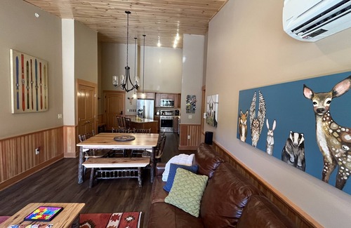 North Conway Condo | Top Floor, Family-Friendly, Slope Side Condo at the Base of Mount Cranmore!