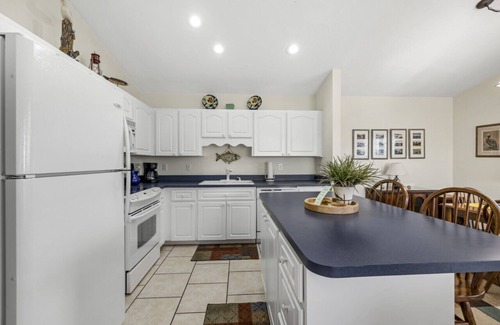 Cedar Key Condo | Top Floor Hideout C304 NL: Top floor with pool access