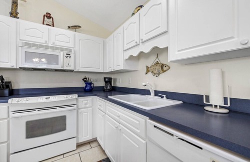 Cedar Key Condo | Top Floor Hideout C304 NL: Top floor with pool access