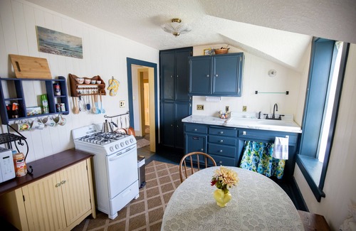 Hays Apartment | Top Floor Historic Limestone Property Downtown