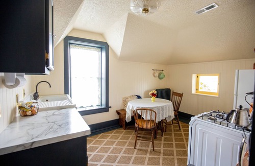 Hays Apartment | Top Floor Historic Limestone Property Downtown