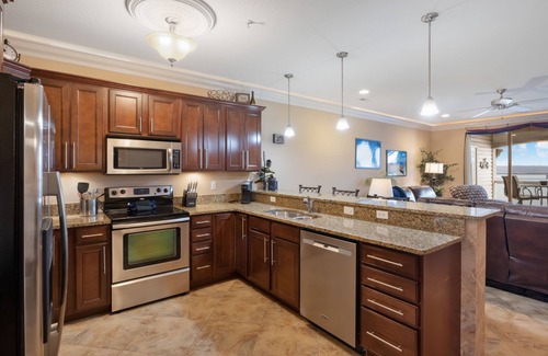 Osage Beach Condo | Top-Floor Lands End Luxury Condo - Elevator - Waterpark - Pool - Wi-Fi & More!