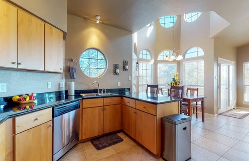 Highland Lake Estates Condo | Top Floor - Largest Size 1 Bedroom - 1.5 Bath Villa (Sleeps 4)