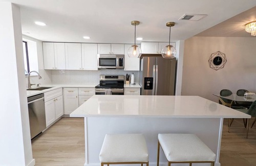 Saint Armands Key Condo | Top Floor Lido Beach view only 1 short block away from the sand!