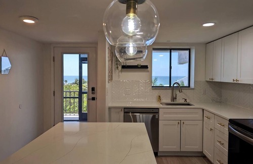 Saint Armands Key Condo | Top Floor Lido Beach view only 1 short block away from the sand!