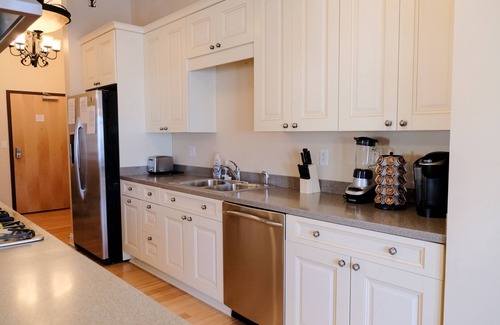 Wholesale District Condo | Top Floor Loft! 4 Bedrooms and 2,000 sq ft