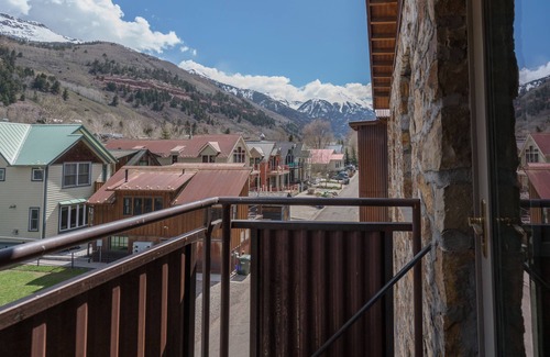Telluride Condo | Top-Floor Luxury Pet-Friendly Condo at the River Club