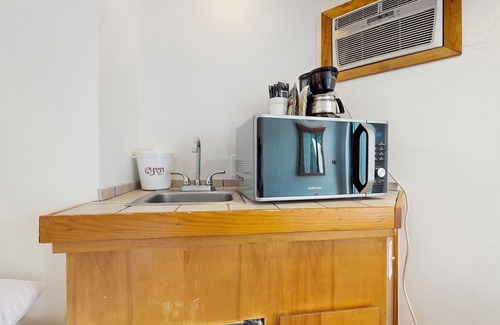 West End Cabin | Top-floor, Main Street gem with pool & hot tub - walk to lifts