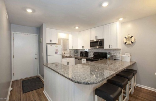 Wilmington Beach Condo | Top Floor Ocean View Oasis