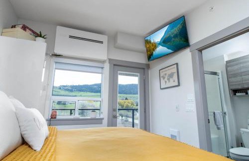Vernon Apartment | Top Floor on Okanagan Lake with AC & Heated Pool