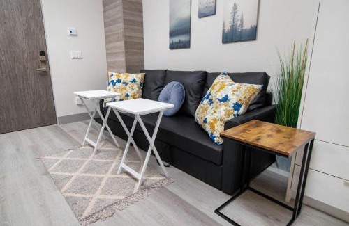 Vernon Apartment | Top Floor on Okanagan Lake with AC & Heated Pool