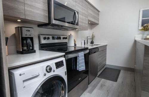Vernon Apartment | Top Floor on Okanagan Lake with AC & Heated Pool
