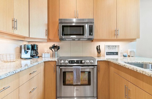 Sicamous Condo | Top Floor Penthouse with Pool, gym and Boat Slip