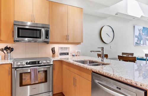 Sicamous Condo | Top Floor Penthouse with Pool, gym and Boat Slip