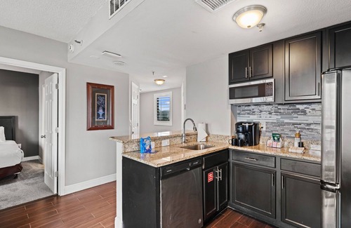 Florida Center Condo | Top Floor, pool and lake view close to Universal