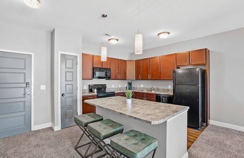 West Des Moines Apartment | Top Floor | Private Garage | Tanning, Gym & More!
