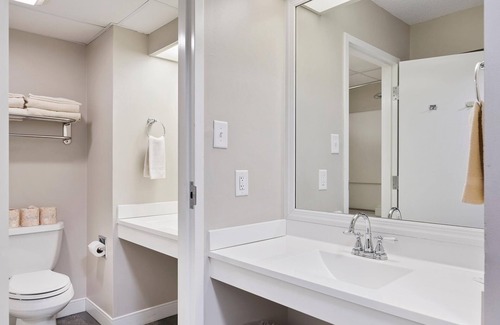 North East Hotel | Top Floor Standard Suite Bay View