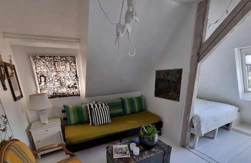 Overath Apartment | Top floor studio apartment