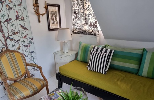 Overath Apartment | Top floor studio apartment