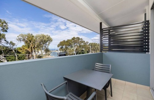 Urangan Apartment | Top Floor Studio Unit in Urangan Ocean Harbour Views Pool Spa
