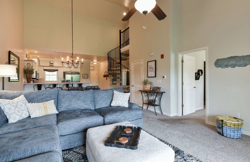 Branson Theater District Condo | Top-Floor Summer Hot Spot! Swimming Pool! Prime Location! Sleeps Up to 8 People!