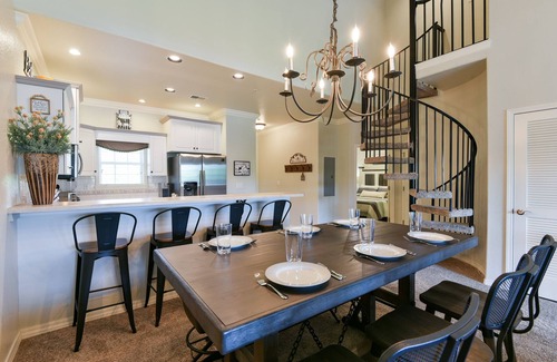 Branson Theater District Condo | Top-Floor Summer Hot Spot! Swimming Pool! Prime Location! Sleeps Up to 8 People!
