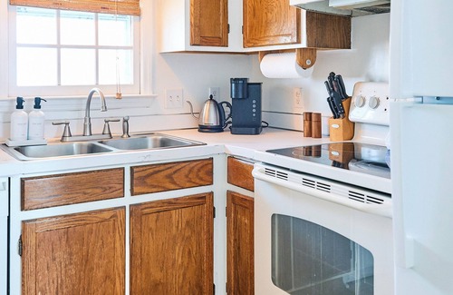 Surfside Beach Condo | Top Floor Surfside Beach Condo with Pool & Easy Beach Access, Pets Welcome