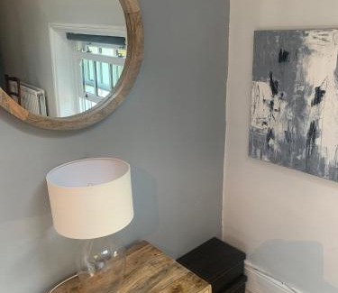 Bray on Thames Apartment | Top Floor. Top Notch. Tranquil Treat. Stone's throw from Thames.