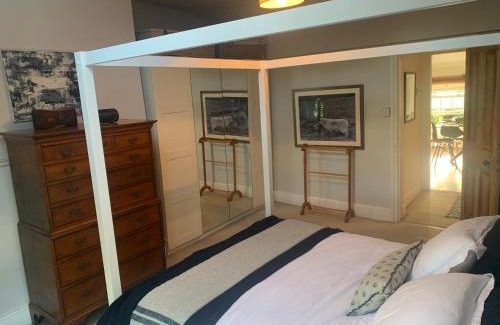 Bray on Thames Apartment | Top Floor. Top Notch. Tranquil Treat. Stone's throw from Thames.