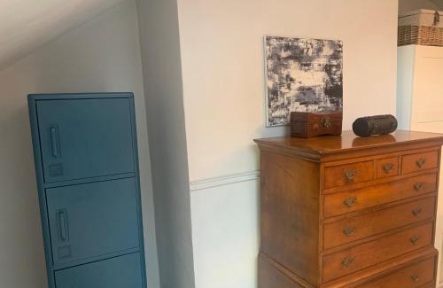 Bray on Thames Apartment | Top Floor. Top Notch. Tranquil Treat. Stone's throw from Thames.