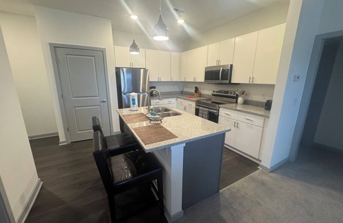 Tuttle West Apartment | Top floor w/balcony in Hillard/Dublin
