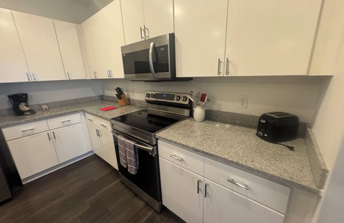Tuttle West Apartment | Top floor w/balcony in Hillard/Dublin