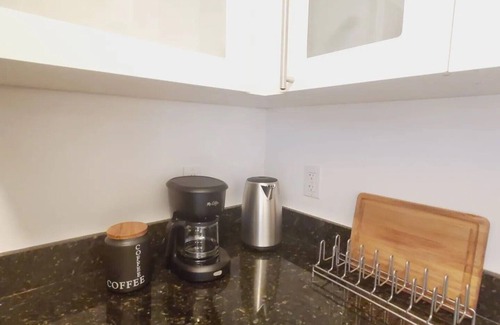 Seybold Apartment | Top Floor Waterfront Unit - Bay View - Free Parking