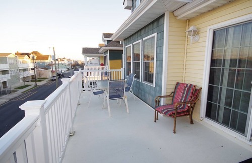 Cape May - Wildwood Condo | Top Floor Wildwood Condo - 3 Beds 2 Bath- 3.5 Blocks to Beach & Boards