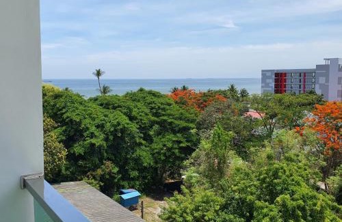 Saen Suk Apartment | Top Flr Seaview & Rooftop Pool @Blu X