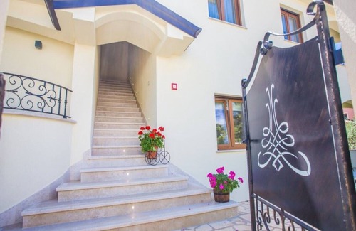Nova Vas Apartment | Top furnished apartment with pool near Porec