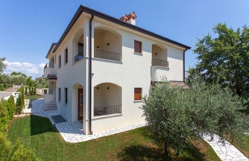 Nova Vas Apartment | Top furnished apartment with pool near Porec