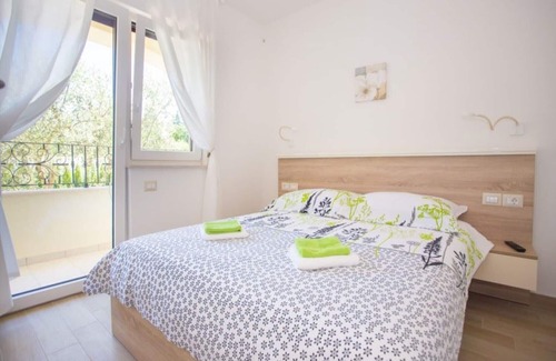 Nova Vas Apartment | Top furnished apartment with pool near Porec