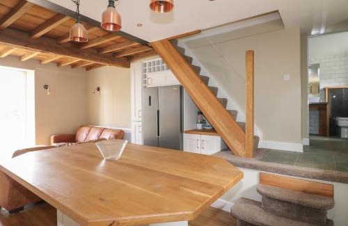 Wharncliffe House | Top Hill Farm Cottage