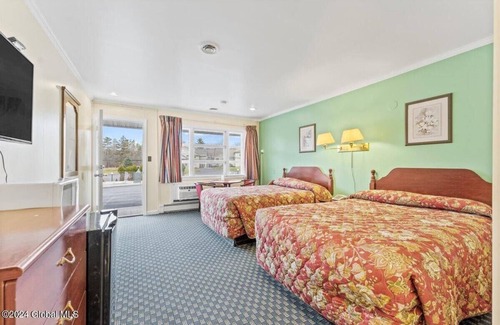 Saratoga Springs Hotel | Top Hill Motel