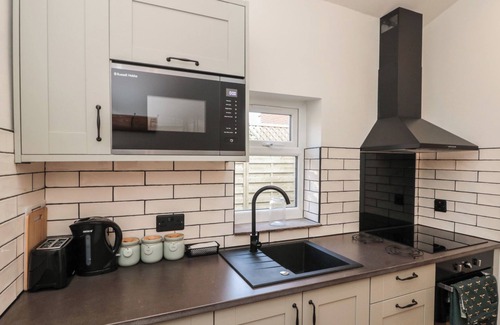 North Newbald Cottage | TOP HOLME COTTAGE, romantic, character holiday cottage in Newbald