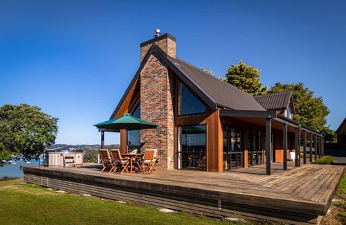 Russell House | Top House - unrivalled views and privacy