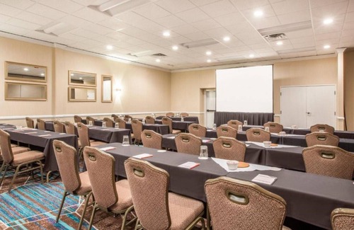 Lake Forest House | Top Lake Oswego rooms Minutes to Portland!