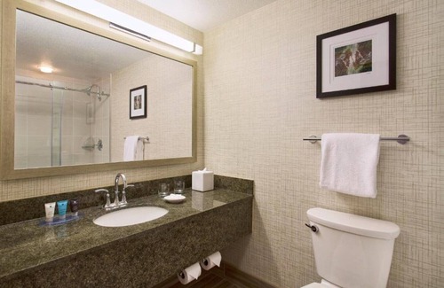 Lake Forest House | Top Lake Oswego rooms Minutes to Portland!